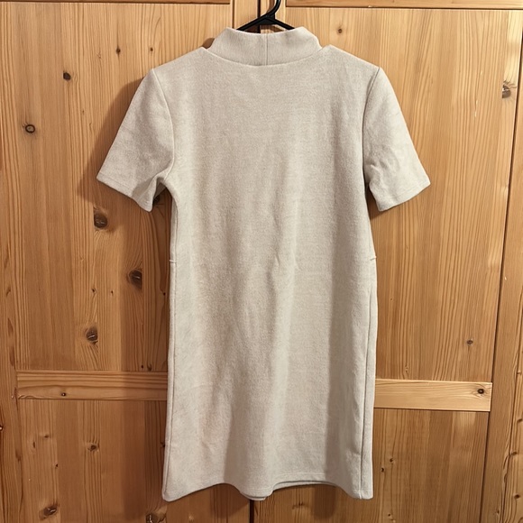 Size medium beige dress from Zara - Picture 2 of 4